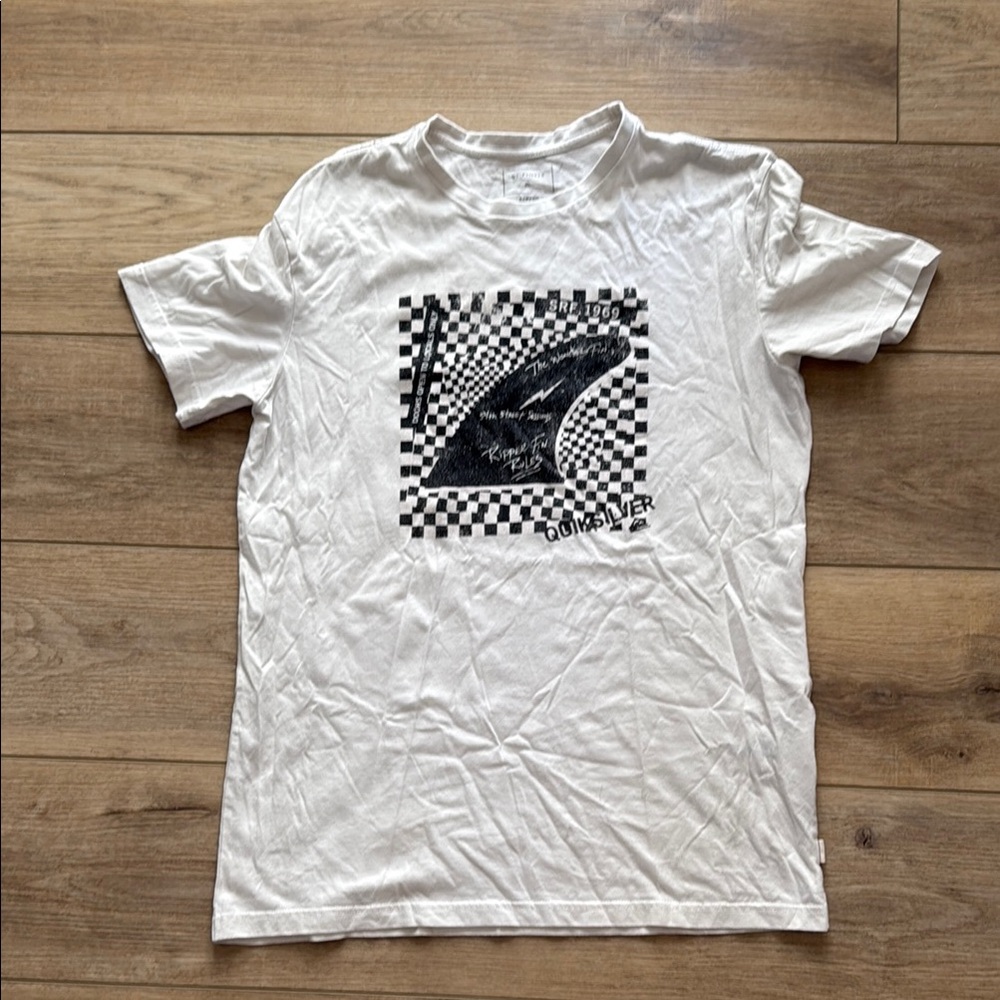 Quiksilver Black and White Graphic Short Sleeve Tee